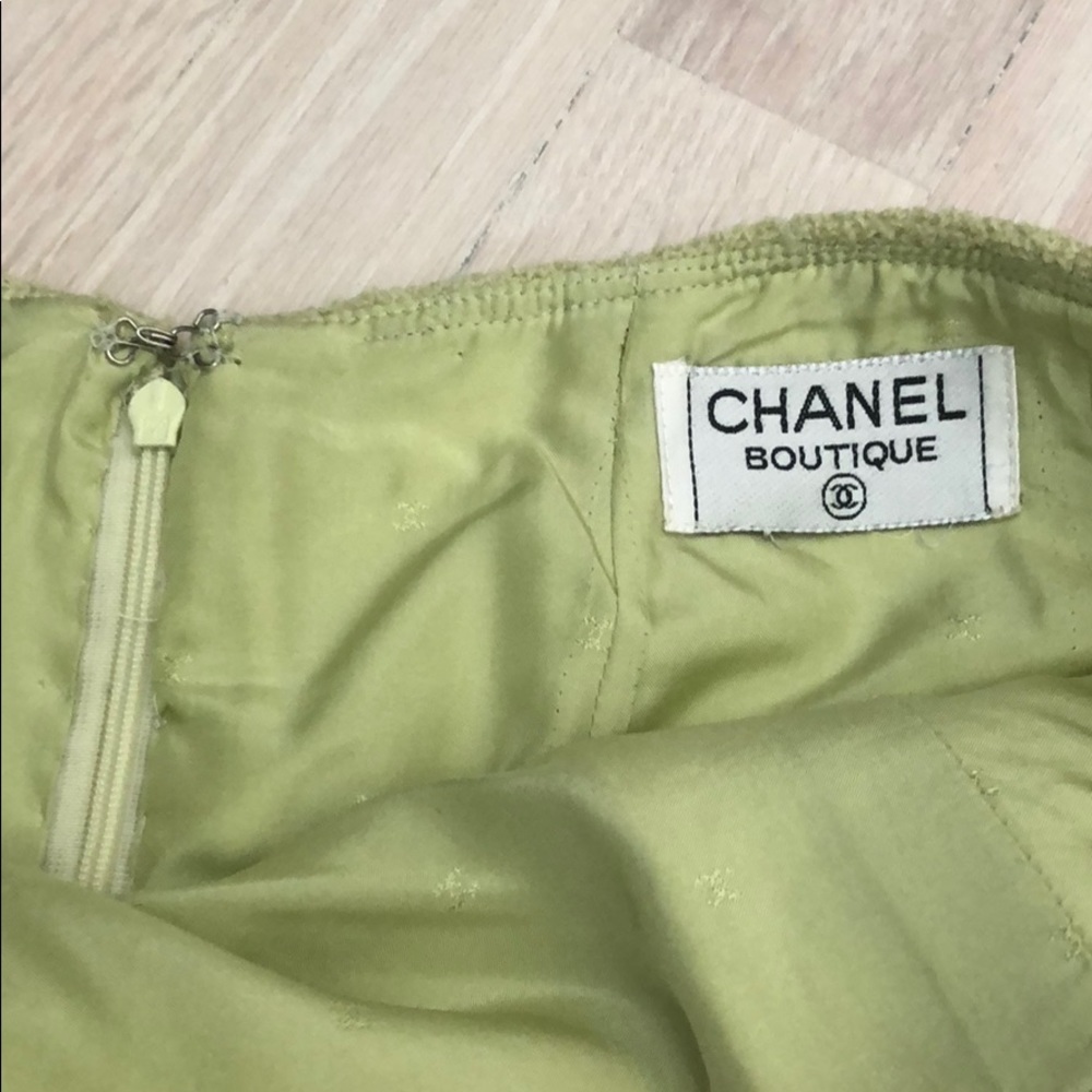 Vintage CHANEL Boutique Green Skirt Suit - Picture 6 of 8